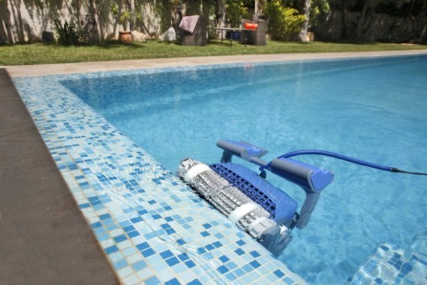 10 reasons why the Dolphin M400 is the ultimate pool cleaner Reason #5: Easy to Use